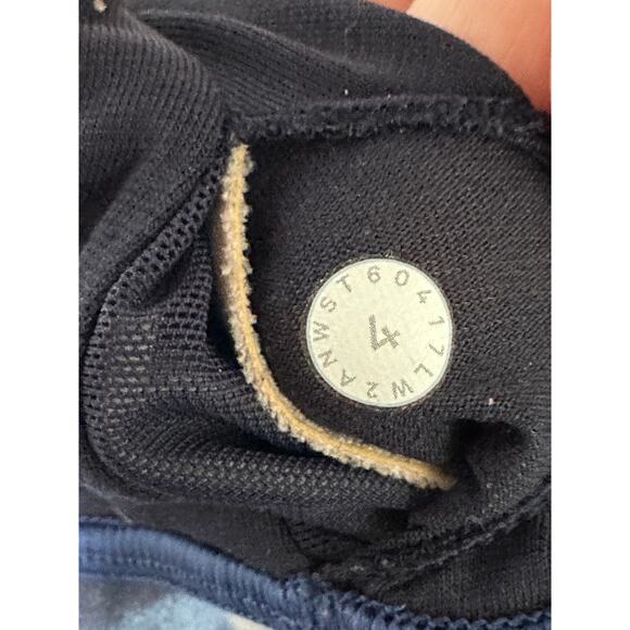 Lululemon Inversion Blue Energy Bra Women Size 4 Active Training Running Workout - Picture 3 of 4